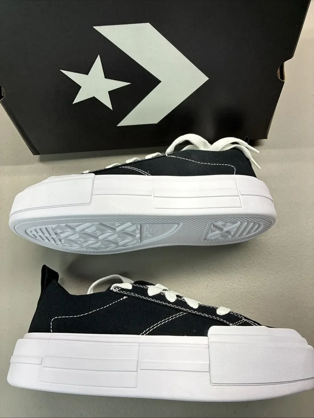 Converse Kids Chuck Taylor All Star Cruise Ox Sneaker A11448C Size 5 Black White
